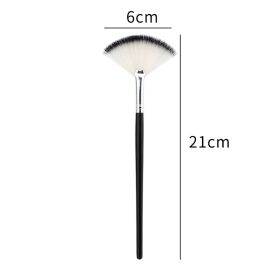 Single Fan-shaped Brightening Makeup Brush (Option: Black silver)